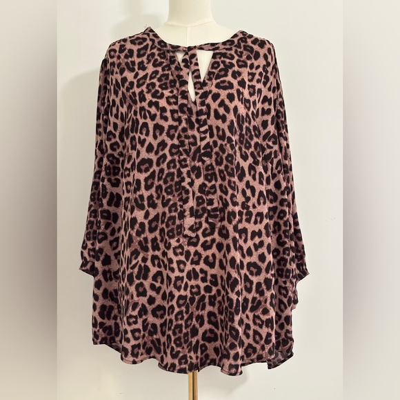 Leopard Print Pullover V NeckTop Size 4X Torrid   SKU 5 - Picture 1 of 16